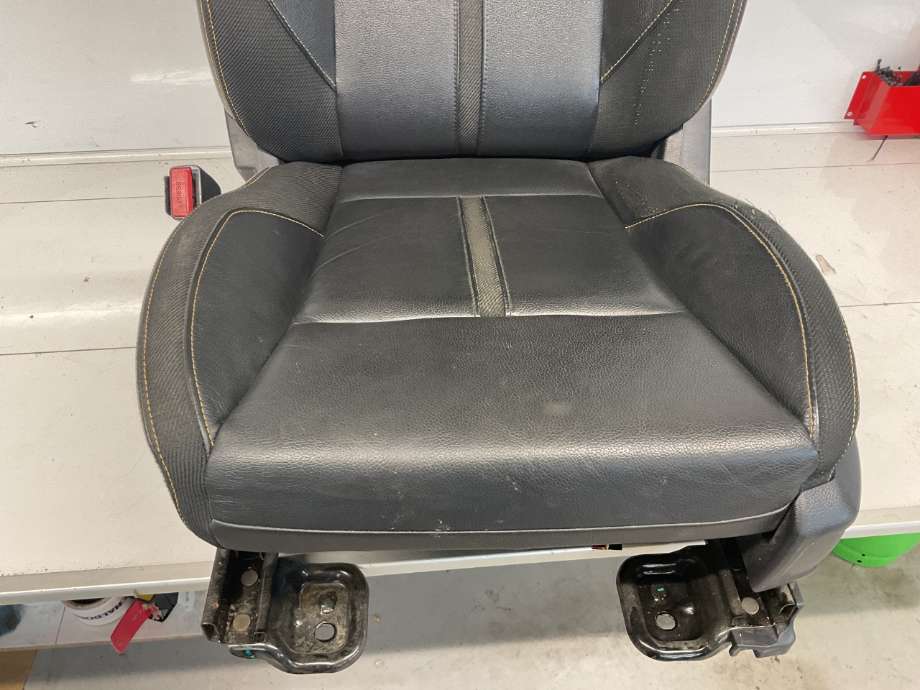 Sete foran venstre til Ford Ranger / Ranger Raptor 2015-2022  (FORD|)