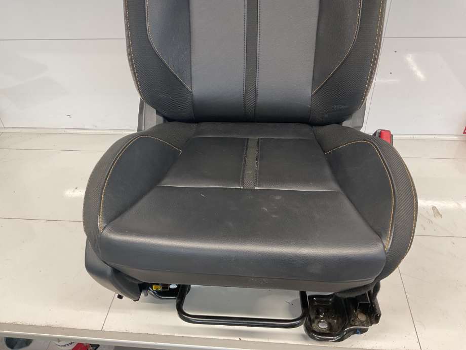 Sete foran høyre til Ford Ranger / Ranger Raptor 2015-2022  (FORD|)