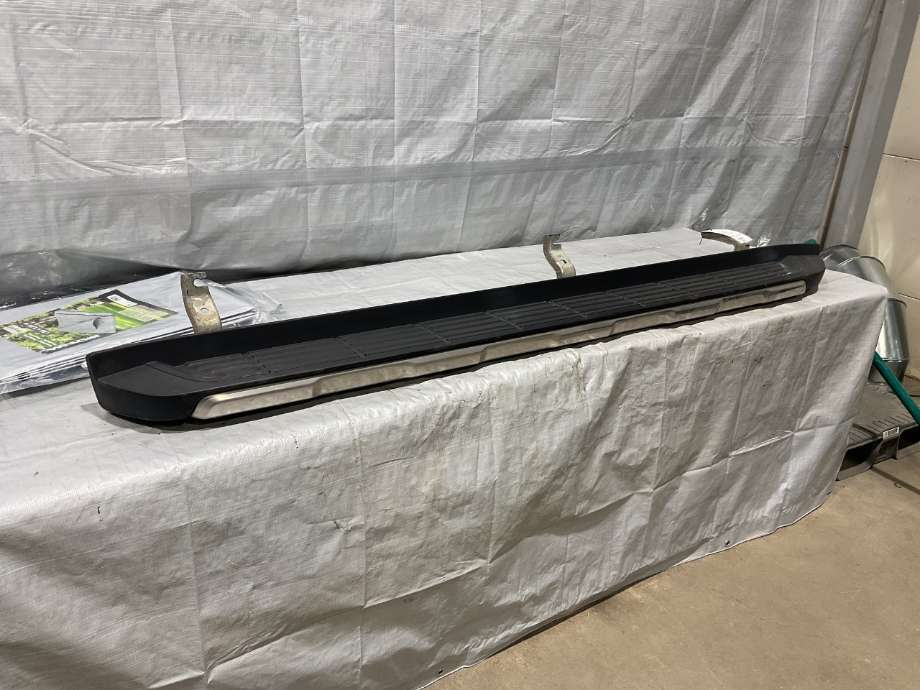 Stigtrinn/stigbrett til Ford Ranger / Ranger Raptor, 2015-2022  (FORD|EB3B-16450-MJ5GAX)