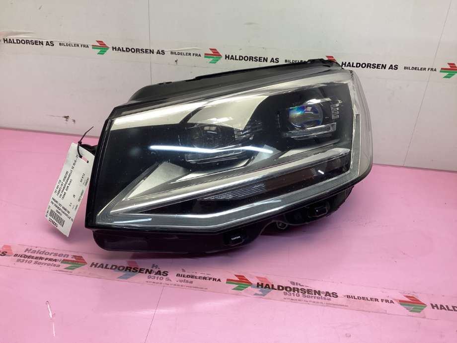 Frontlykt venstre halogen til VW Transporter / Caravelle 2015-2019 (T6) (T6) (VOLKSWAGEN|7E1 941 773|)