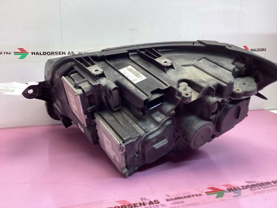 Frontlykt høyre halogen til VW Transporter / Caravelle 2015-2019 (T6) (T6) (VOLKSWAGEN|7E1 941 774|)