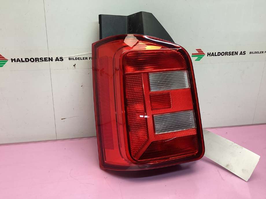Baklykt venstre til VW Transporter / Caravelle 2015-2019 (T6) (T6) (VOLKSWAGEN|7E0 945 095 T|)