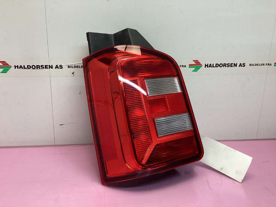 Baklykt venstre til VW Transporter / Caravelle 2015-2019 (T6) (T6) (VOLKSWAGEN|7E0 945 095 T|)