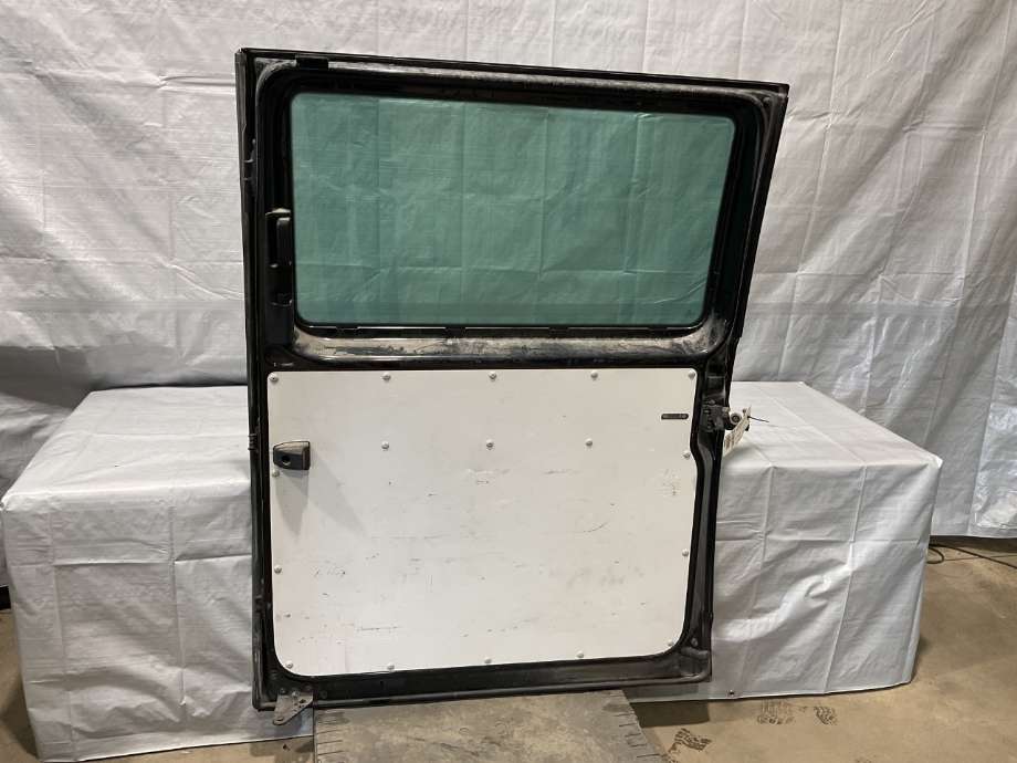 Dør høyre skyvedør til VW Transporter / Caravelle 2015-2019 (T6) (T6) (VOLKSWAGEN|7E0 843 107 BD|7LA 843 107 E|)