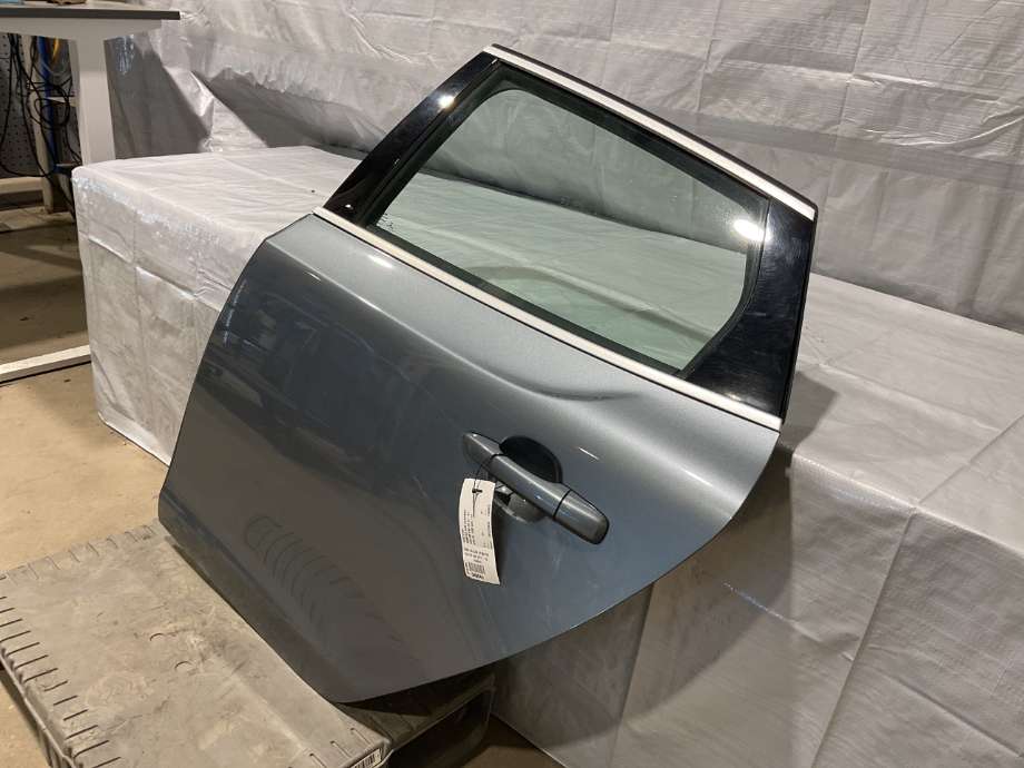 Dør venstre bak til Volvo V40 2012-2019  (VOLVO|32321999|)