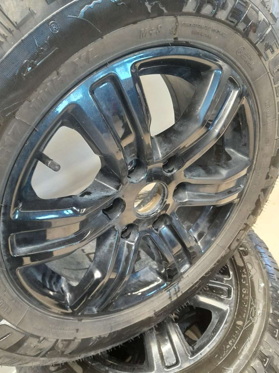 Hjulsett aluminium sommer til Ford Ranger / Ranger Raptor 2015-2022  (FORD||245/65R17 111H XL|6X139;7 ET 55 NAV 94)