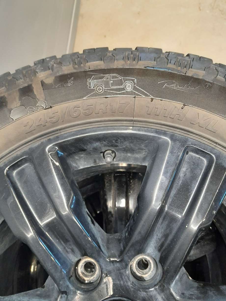 Hjulsett aluminium sommer til Ford Ranger / Ranger Raptor 2015-2022  (FORD||245/65R17 111H XL|6X139;7 ET 55 NAV 94)