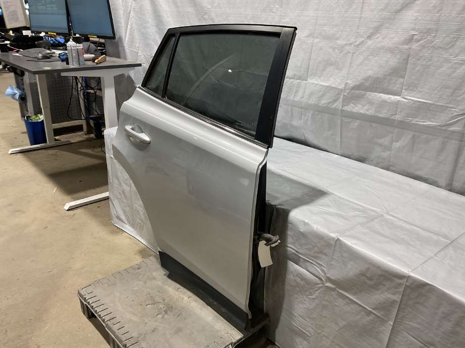 Dør høyre bak til Toyota RAV4 2013-2015 (Type IV, Fase 1)  (TOYOTA|6700342180|)