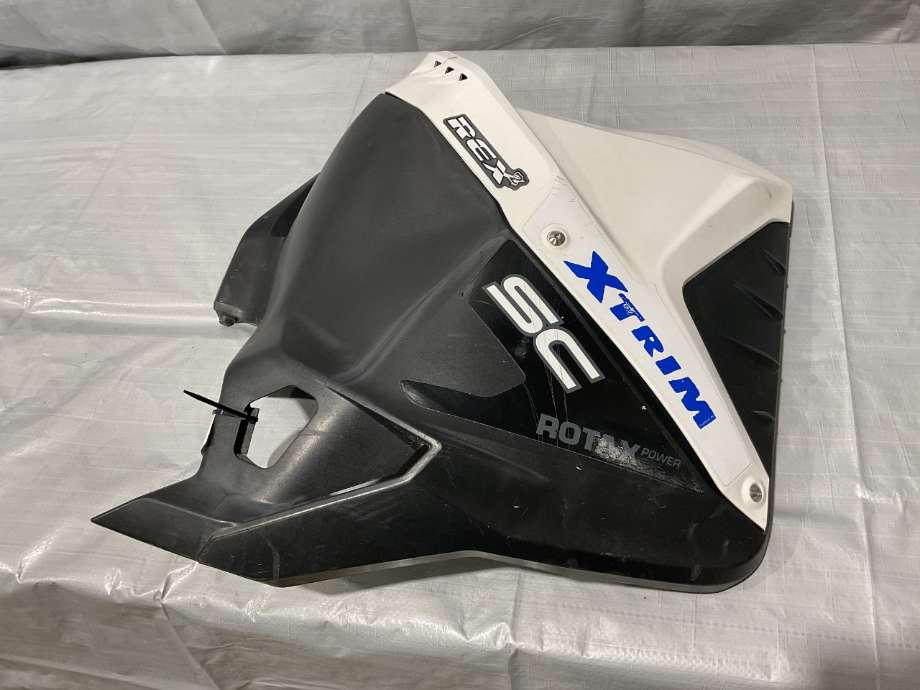 MC, Kåpe, høyre til Snøscooter Lynx øvrige 0-->>  (LYNX XTRIM SC 900 ACE|517305249|517305425|XTRIM)