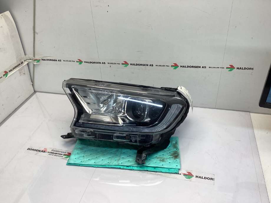 Frontlykt venstre halogen til Ford Ranger / Ranger Raptor, 2015-2022  (FORD|JB3B-13E015-BA)