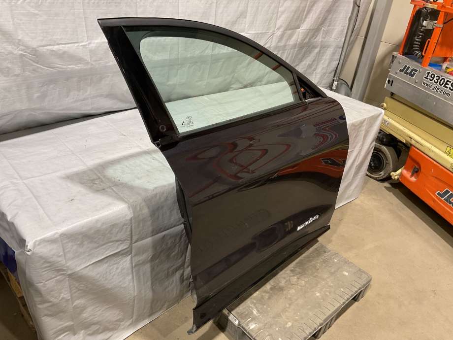 Dør høyre foran til Ford Mustang Mach-e 2020-->>  (FORD (US)|2504182|LJ8B-R20124-AB|)
