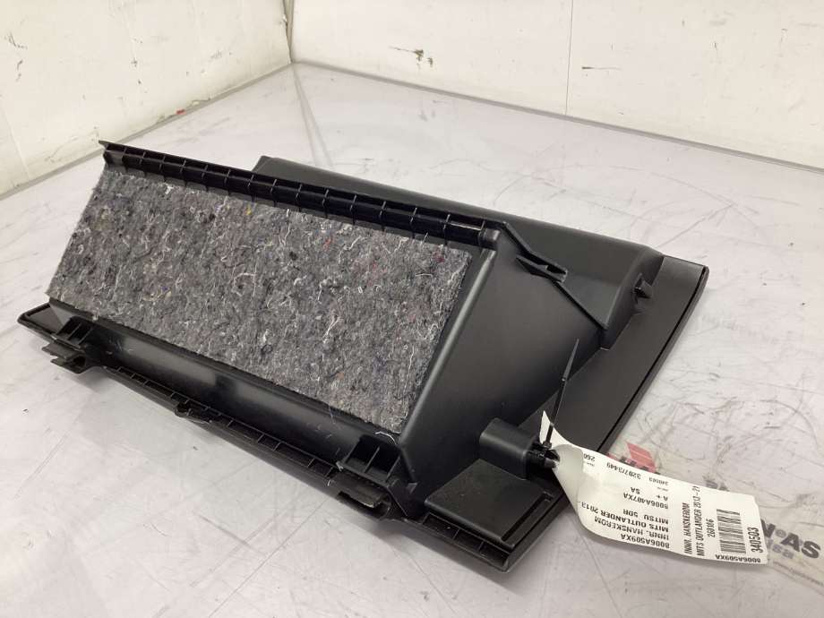 Hanskerom til Mitsubishi Outlander 2012-2015 (Type III, Fase 1)  (MITSUBISHI|8006A509XA|8006A407XA|)