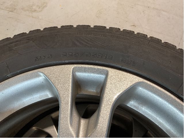 Hjulsett aluminium sommer til Mitsubishi Outlander 2012-2015 (Type III, Fase 1)  (MITSUBISHI|3 ET38 NAV 67;5X114|225/55R18 98H|UKE 22 ÅR 18)