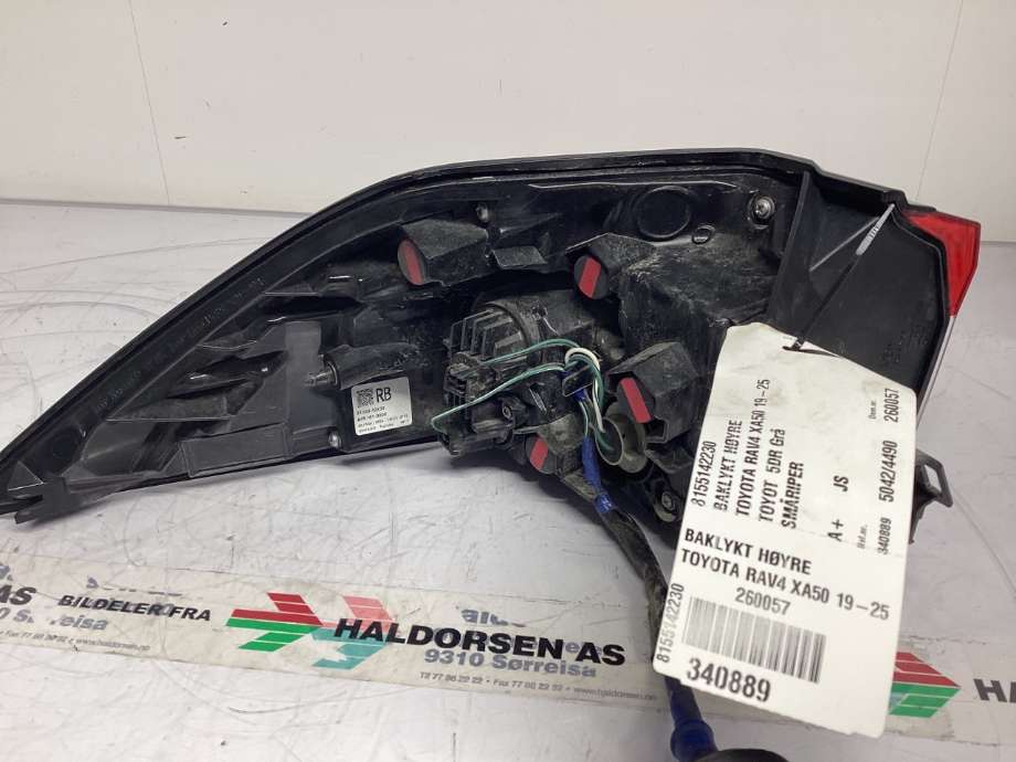 Baklykt høyre til Toyota RAV4 2019-->> (Type V) (TOYOTA|8155142230|)