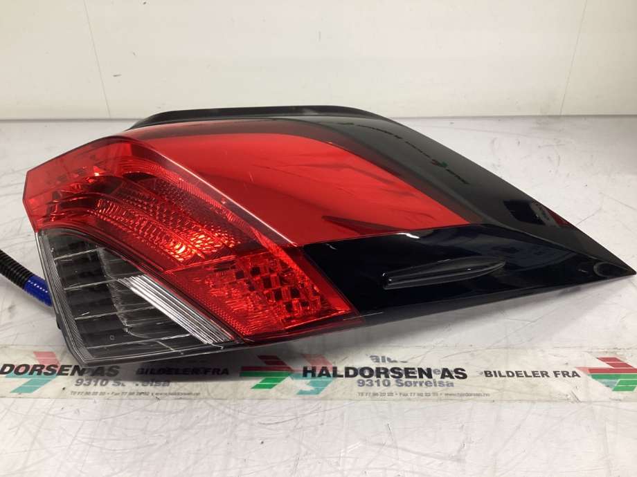 Baklykt høyre til Toyota RAV4 2019-->> (Type V) (TOYOTA|8155142230|)