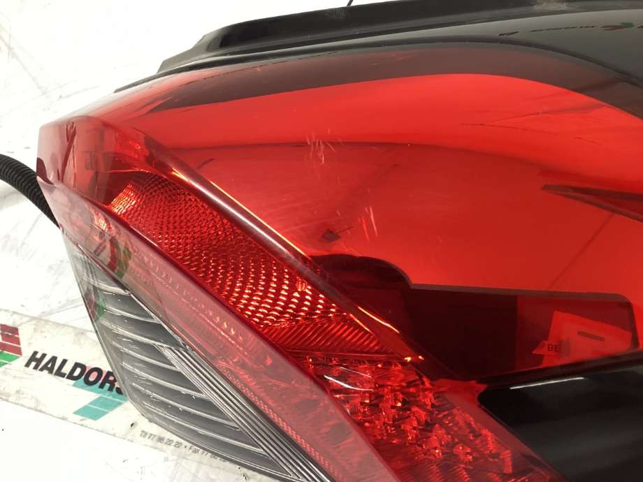 Baklykt høyre til Toyota RAV4 2019-->> (Type V) (TOYOTA|8155142230|)