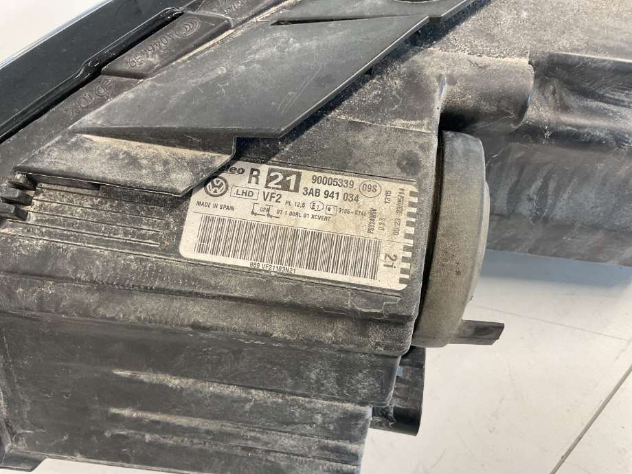 Frontlykt høyre halogen til VW Passat 2011-2015 (B7) (B7) (VOLKSWAGEN|3AB 941 044|)