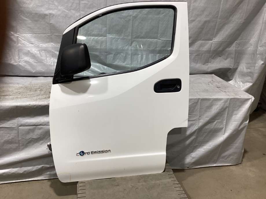 Dør venstre foran til Nissan NV200 2010-2019 (NISSAN|H01014FAMA|)