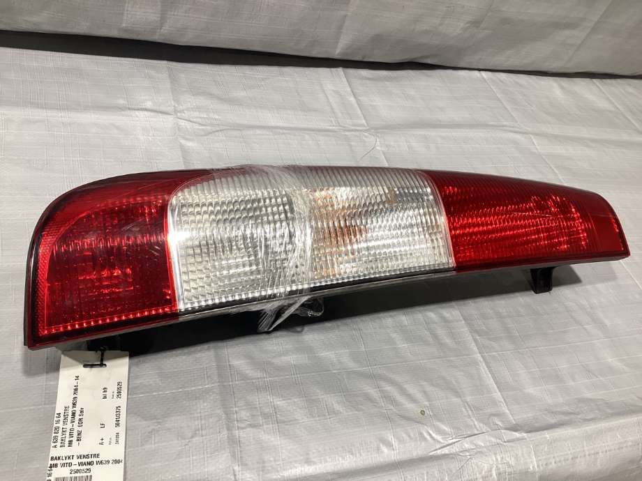 Baklykt venstre til Mercedes Vito/Viano 2010-2014 (Fase 2) (W639) (W639) (MERCEDES|A 639 820 16 64|)