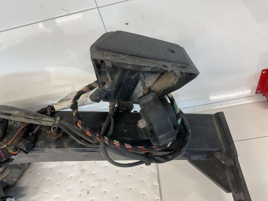 Hengerfeste til VW Tiguan 2007-2011 (Type I, Fase 1)  (VOLKSWAGEN|5N0 803 881 C|5N0 804 936|)