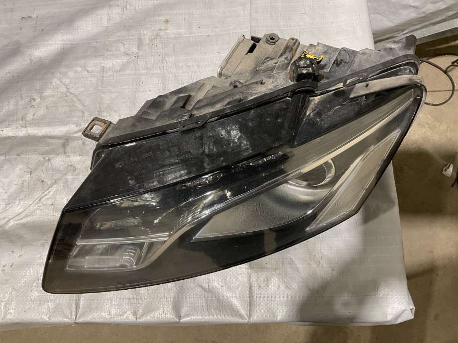 Frontlykt venstre halogen til Audi Q5 2008-2012 (Type I, Fase 1)  (AUDI|8R0 941 029 AF|)