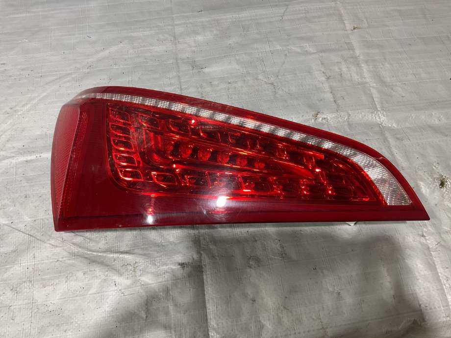 Baklykt venstre til Audi Q5 2008-2012 (Type I, Fase 1) (AUDI|8R0 945 093 A|)