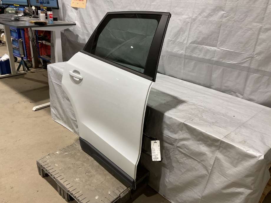 Dør høyre bak til Audi Q5 2008-2012 (Type I, Fase 1)  (AUDI|8R0 833 052 B|)