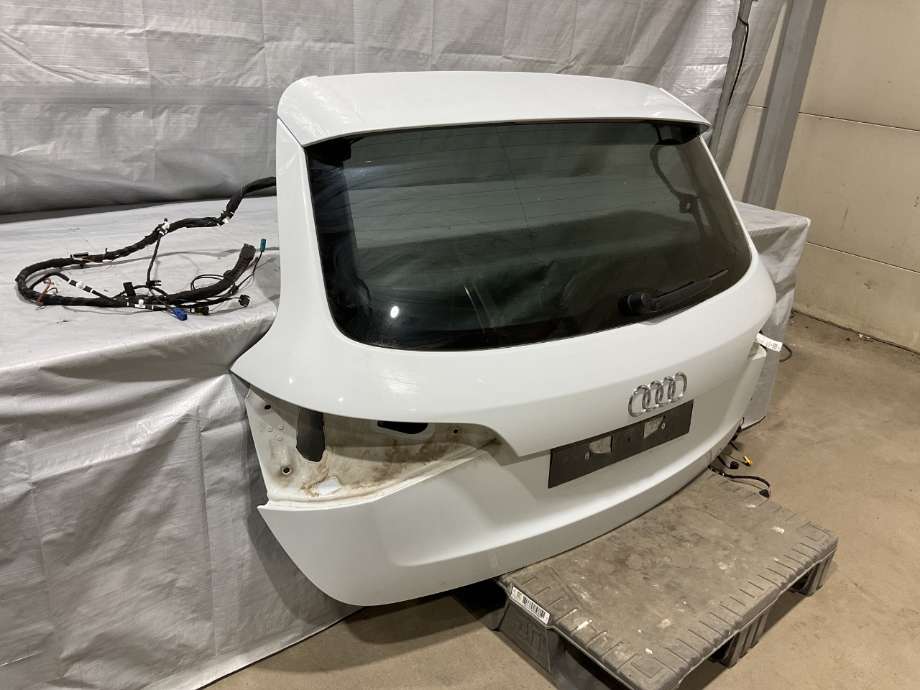 Bakluke til Audi Q5 2008-2012 (Type I, Fase 1)  (AUDI|8R0 827 023 C|)