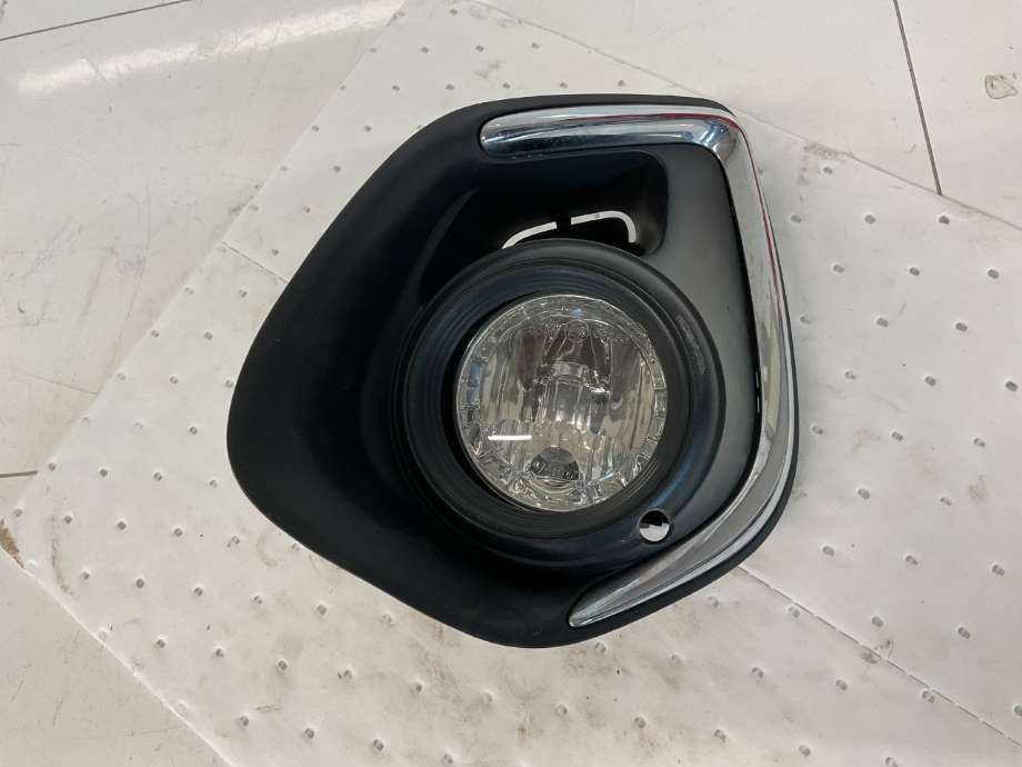 Tåkelykt høyre foran til Mitsubishi ASX 2010-2019  (MITSUBISHI|8321A365|)