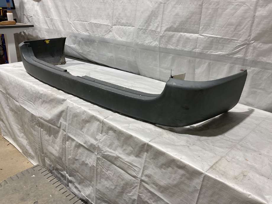 Støtfanger bak til Toyota Hiace 1996-2001 (Fase 1) (TOYOTA|5215926070|)