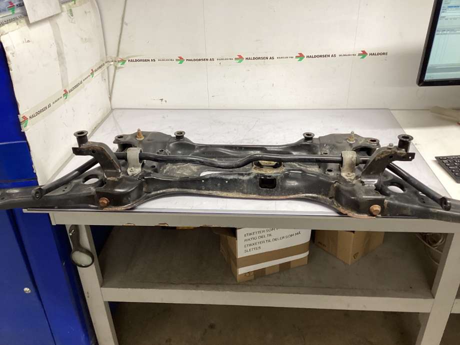 Travers foran hoved til VW Caddy 2015-2020 (Type III, Fase 3)  (VOLKSWAGEN|1K0 199 315 B|)