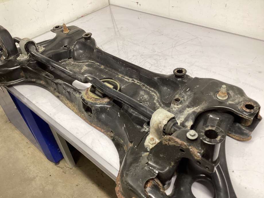 Travers foran hoved til VW Caddy 2015-2020 (Type III, Fase 3)  (VOLKSWAGEN|1K0 199 315 B|)