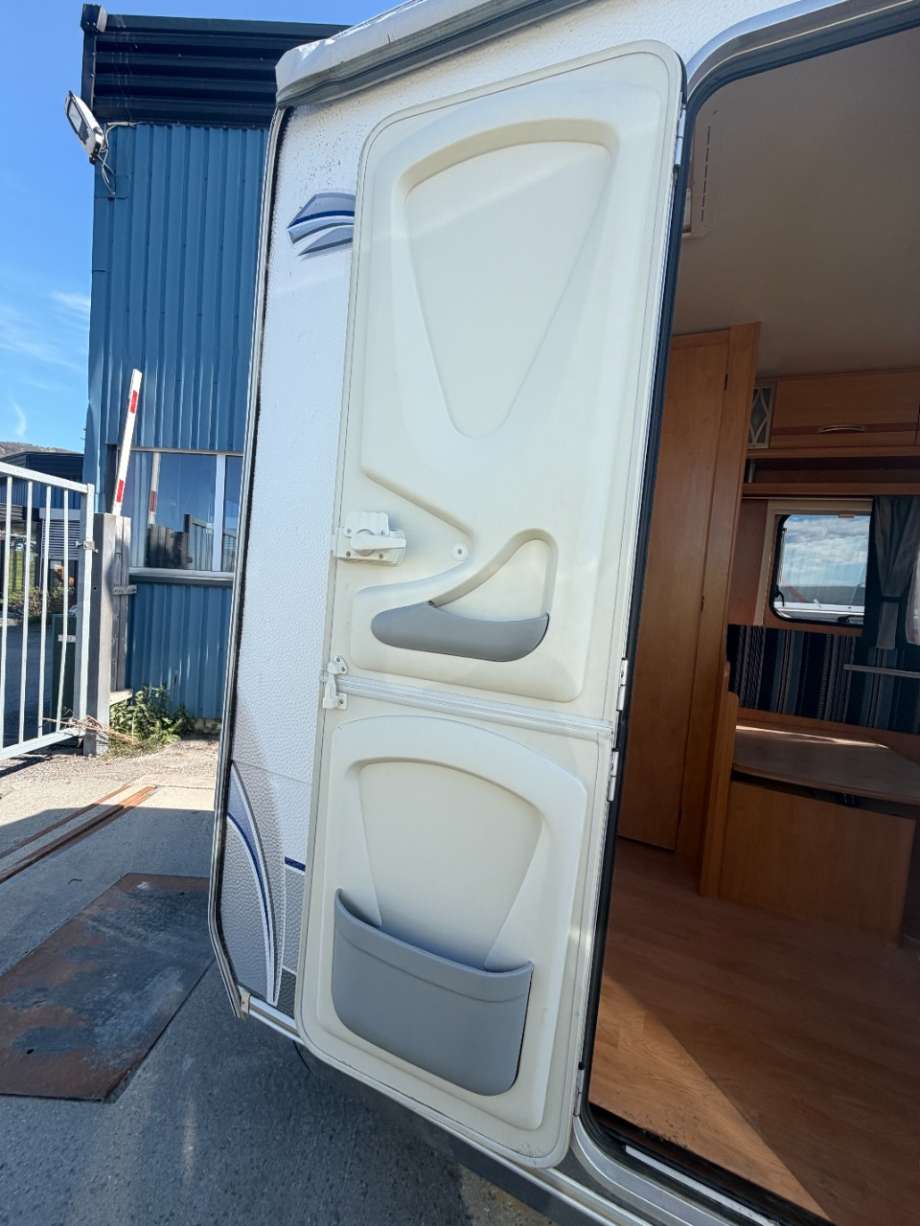 Camping, skap/dør/luke til Annet Campingvogn Cavalier 0-->>  (CARAVELAIR AMBIANCE 400|)