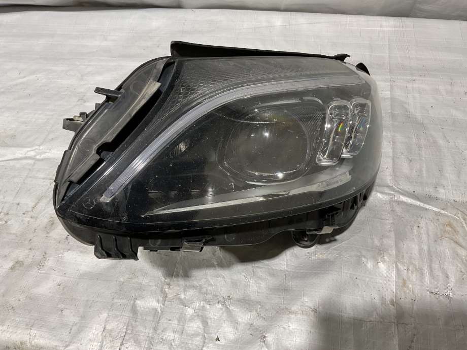 Frontlykt venstre halogen til Mercedes C-Klasse 2018-2021 (Fase 2) (W205) (W205) (MERCEDES|A 205 906 64 04|)