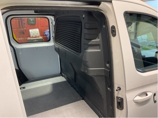 Bagasjerom hundegitter til VW Caddy 2020-->> (Type IV)  (VOLKSWAGEN CADDY KORT VAREBIL|2K7 863 176 A|2K7 863 173 B|)
