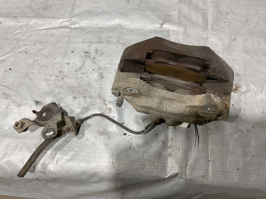 Bremsecaliper venstre foran til Toyota Hilux 2006-2011 (TOYOTA|477500K061|)