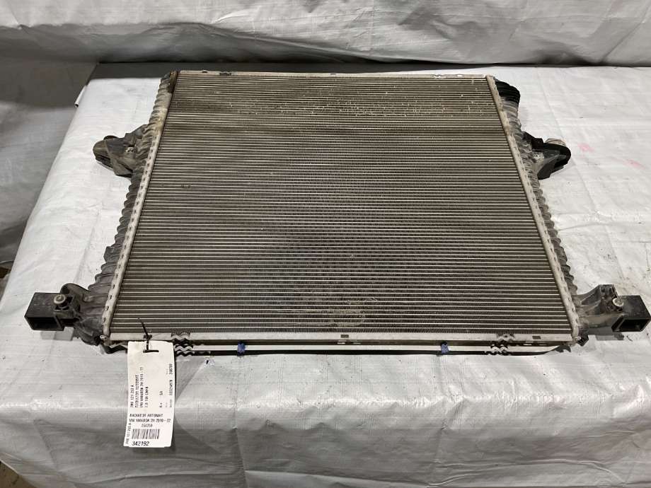 Radiator (automat gir) til VW Amarok 2010-2016 (Type I, Fase 1)  (VOLKSWAGEN|2H0 121 253 A|)