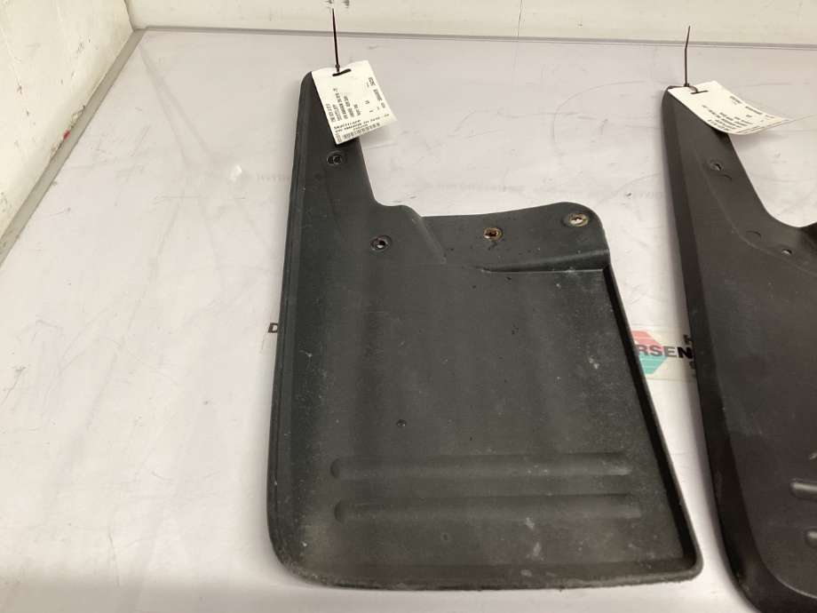 Skvettlapp til VW Amarok 2010-2016 (Type I, Fase 1) (VOLKSWAGEN|2H0 821 812 F|)