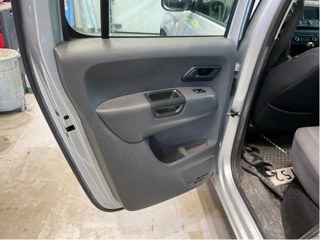 Dør venstre bak til VW Amarok 2010-2016 (Type I, Fase 1)  (VOLKSWAGEN|2H7 833 055 AC|)