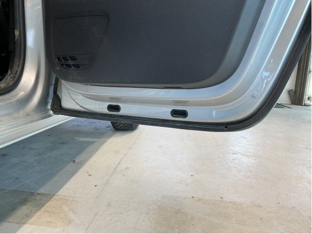 Dør høyre bak til VW Amarok 2010-2016 (Type I, Fase 1)  (VOLKSWAGEN|2H7 833 056 S|)