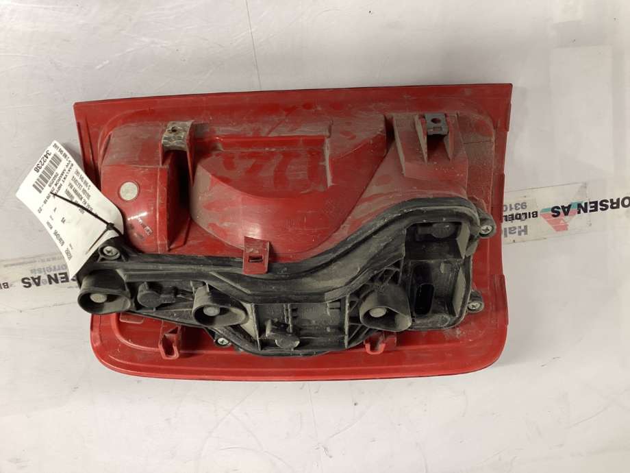 Baklykt høyre til VW Amarok 2010-2016 (Type I, Fase 1)  (VOLKSWAGEN|2H1 945 096 C|)