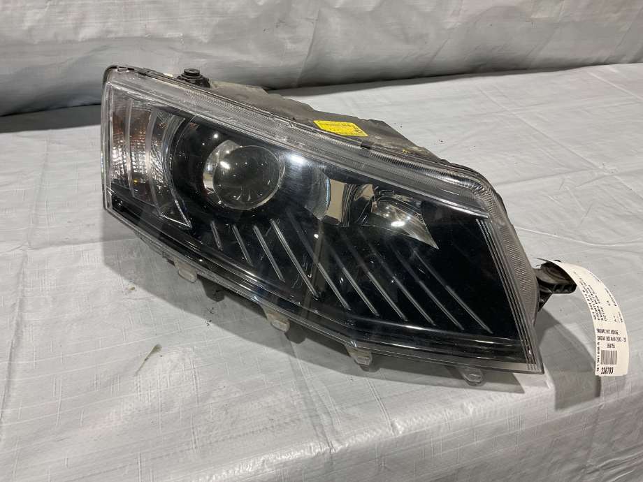 Frontlykt høyre halogen til Škoda Octavia, 2013-2016 (Type III, Fase 1)  (SKODA|5E1 941 018 B)