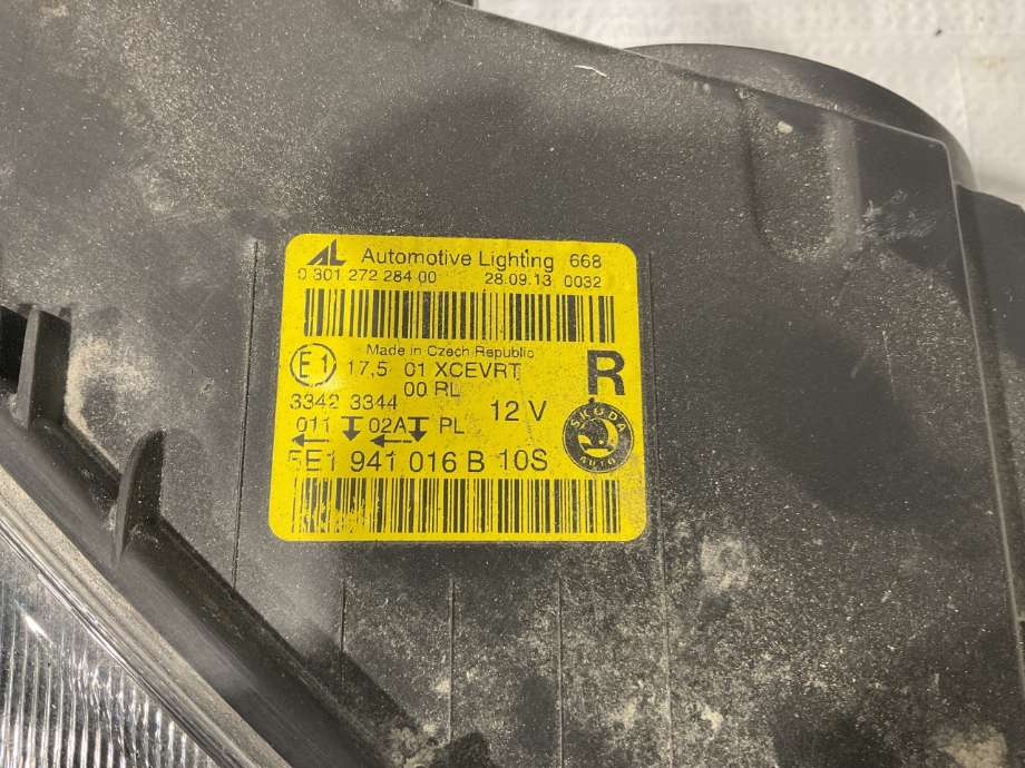 Frontlykt høyre halogen til Škoda Octavia 2013-2016 (Type III, Fase 1)  (SKODA|5E1 941 018 B|)