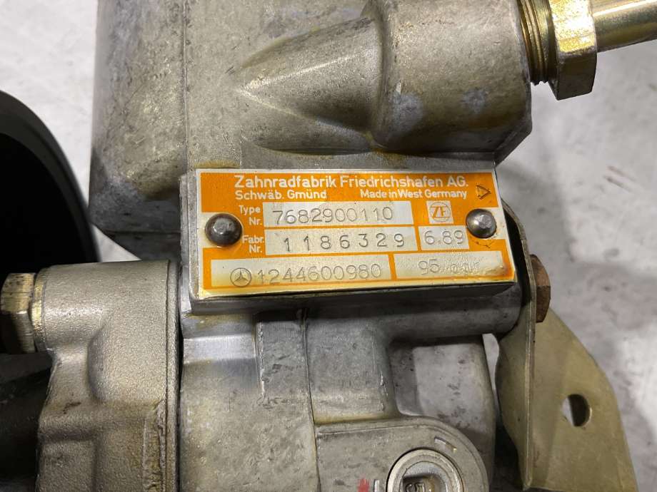 Servo pumpe mekanisk til Mercedes 124 1986-1995 (W124) (W124) (MERCEDES|A 124 460 09 80|)