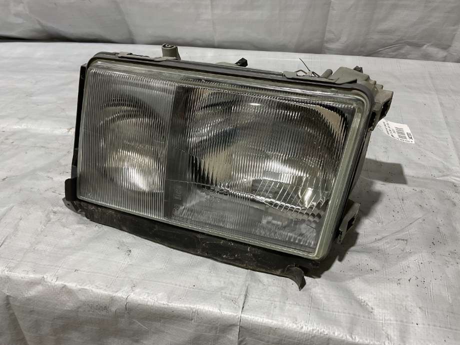Frontlykt venstre halogen til Mercedes 124, 1986-1995 (W124) (W124) (MERCEDES|A 124 820 35 59)