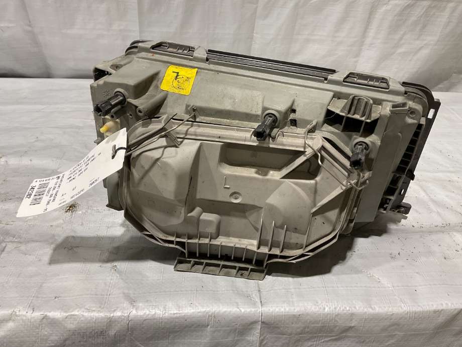 Frontlykt venstre halogen til Mercedes 124 1986-1995 (W124) (W124) (MERCEDES|A 124 820 35 59|)