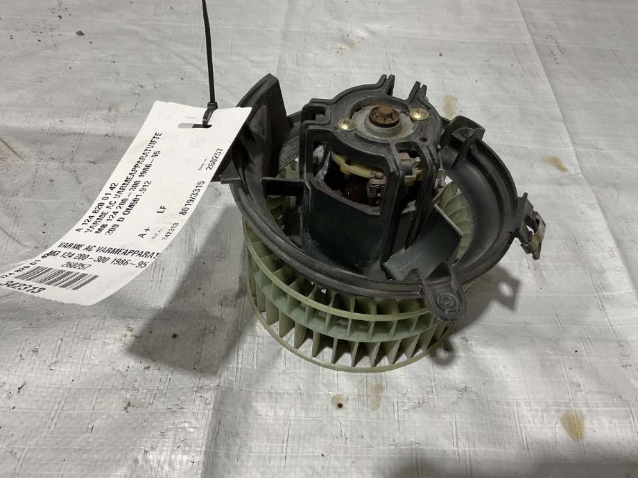 Varmeapparat motor til Mercedes 124, 1986-1995 (W124) (W124) (MERCEDES|A 124 820 01 42)