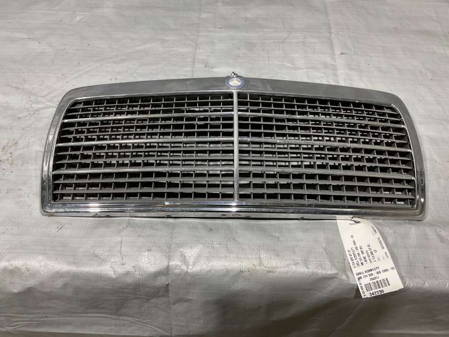 Grill til Mercedes 124, 1986-1995 (W124) (W124) (MERCEDES|A 124 888 02 23)
