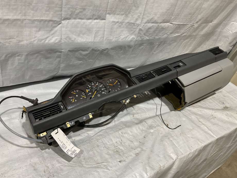 Dashbord til Mercedes 124, 1986-1995 (W124) (W124) (MERCEDES|A 124 680 91 87)
