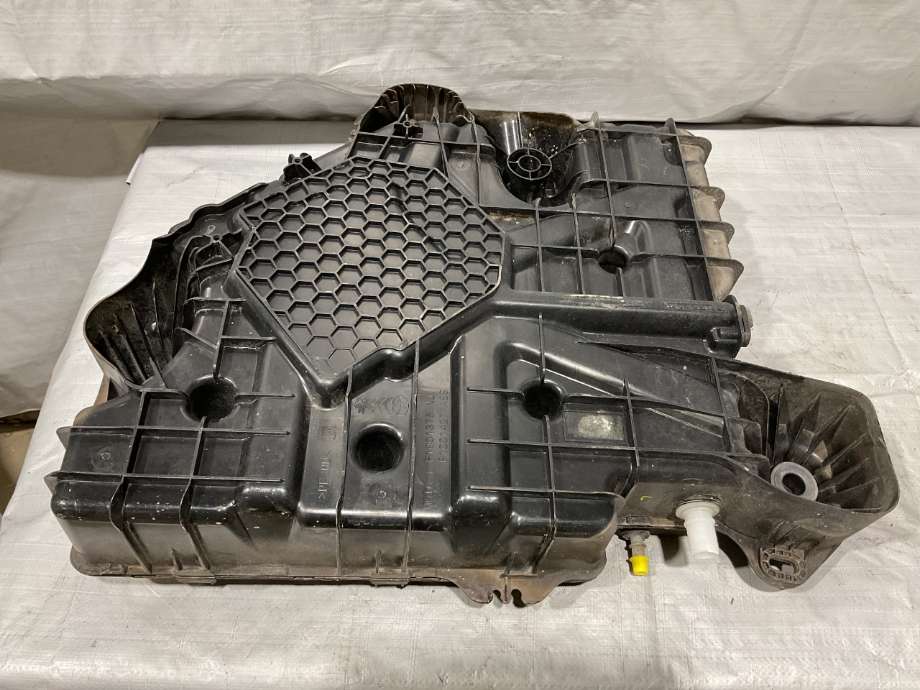 AdBlue tank til Peugeot Expert 2016-->> (Type III)  (PEUGEOT|16 826 205 80|98 187 481 80|)